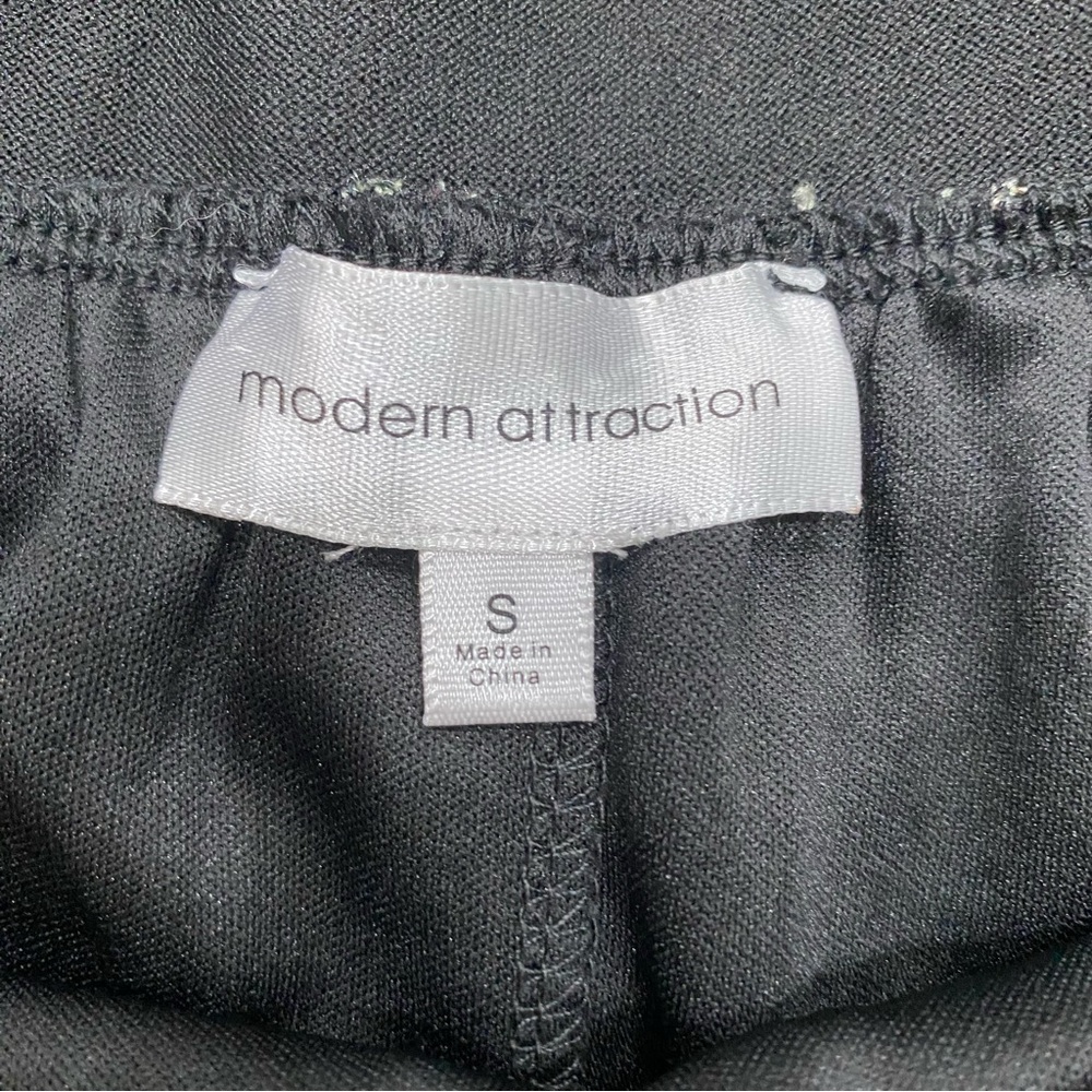 662 Modern Attraction Black Floral Embroidered Mesh Skirt Size Small boho - Picture 5 of 7